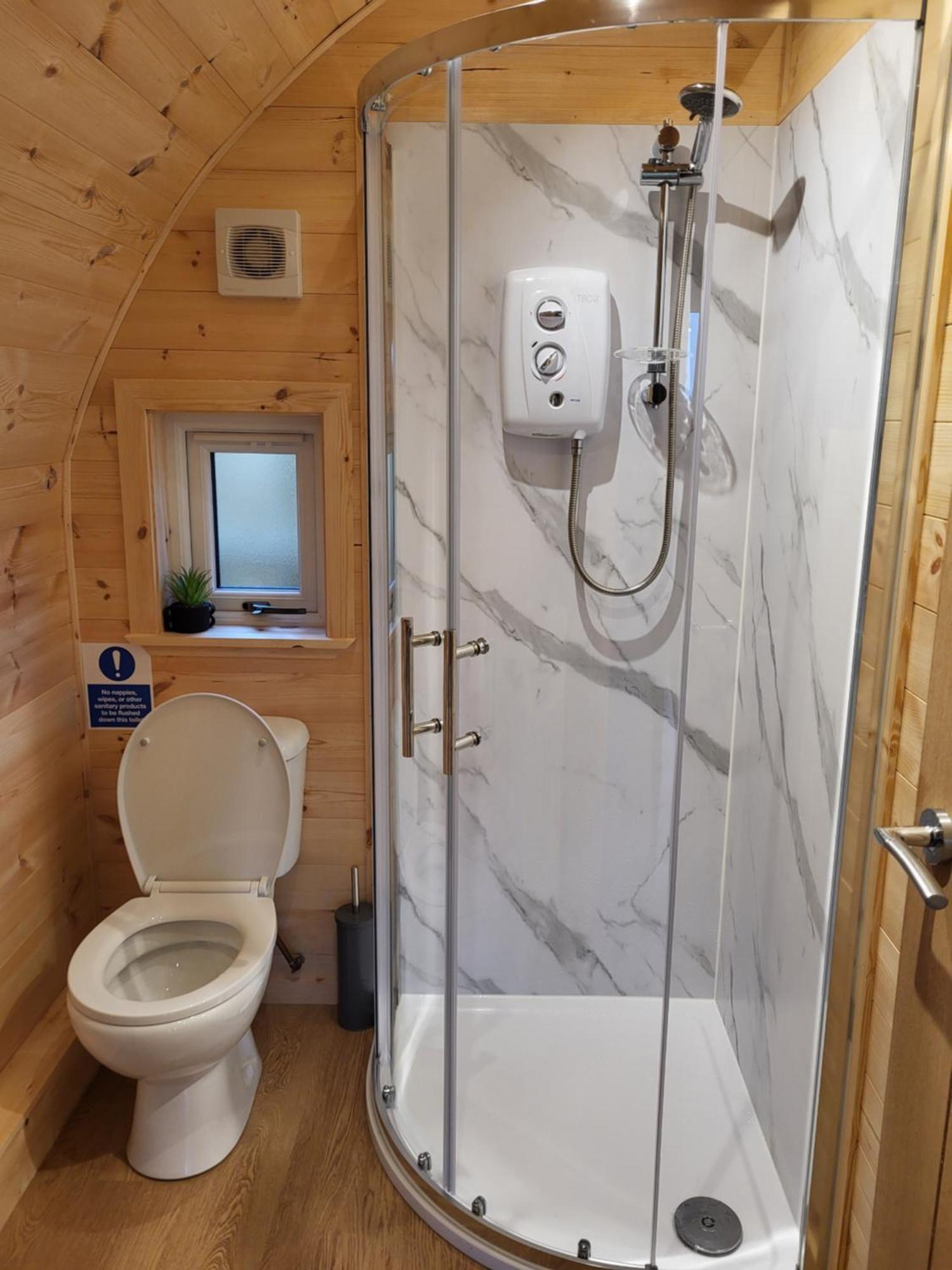 Lois' Pod With Hot Tub, Near Airport Hotel Bristol Exterior photo