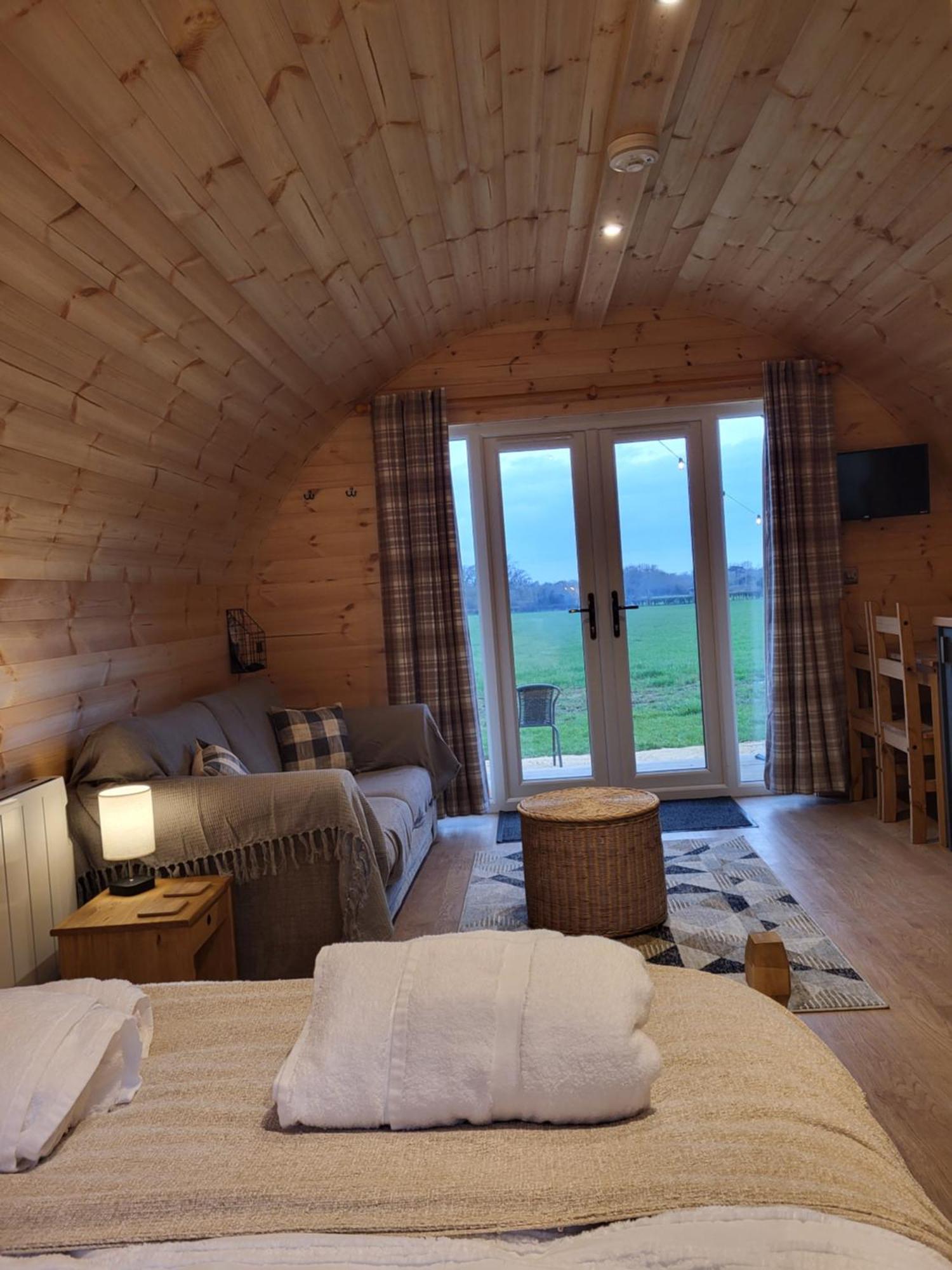 Lois' Pod With Hot Tub, Near Airport Hotel Bristol Exterior photo