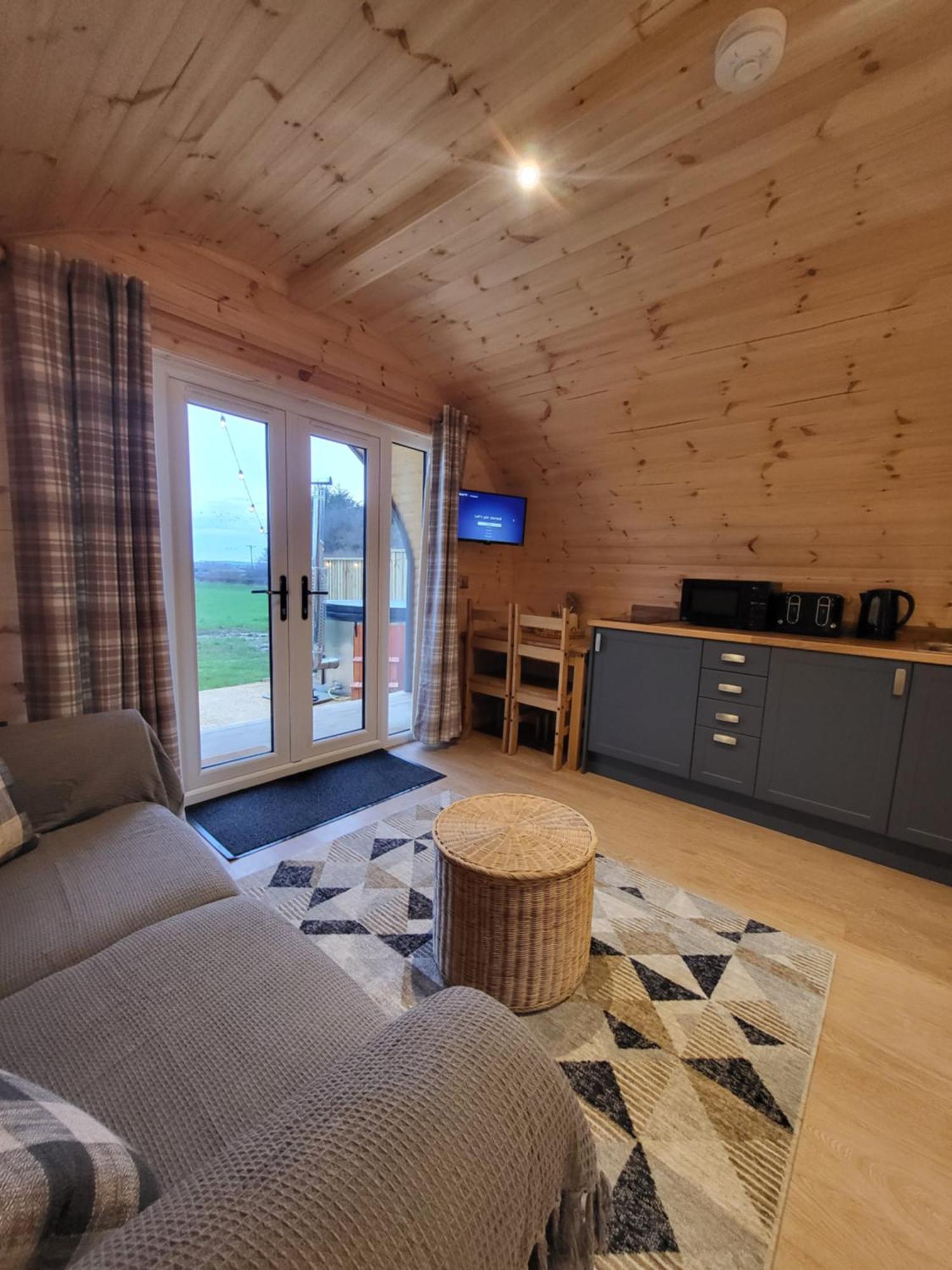 Lois' Pod With Hot Tub, Near Airport Hotel Bristol Exterior photo