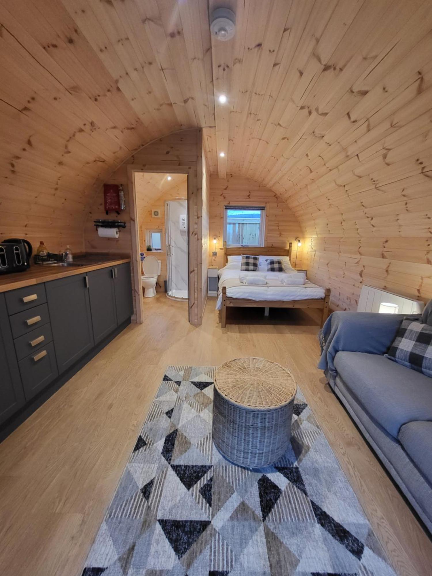 Lois' Pod With Hot Tub, Near Airport Hotel Bristol Exterior photo