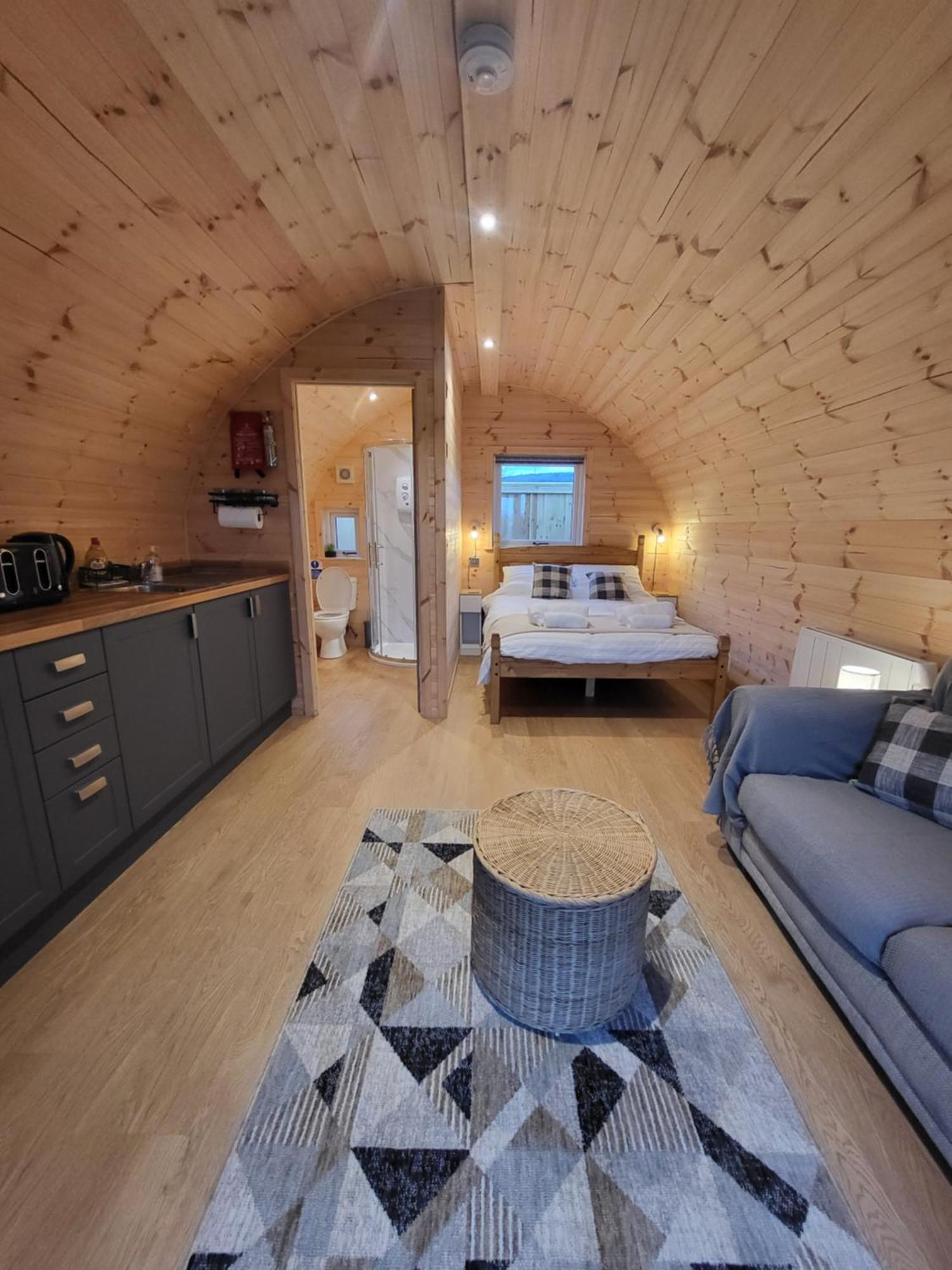Lois' Pod With Hot Tub, Near Airport Hotel Bristol Exterior photo