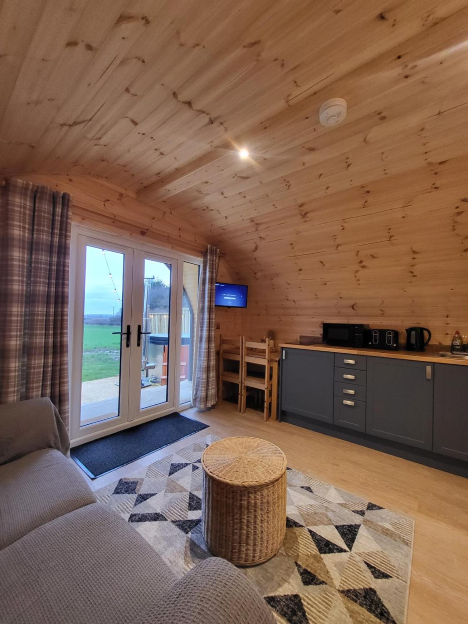 Lois' Pod With Hot Tub, Near Airport Hotel Bristol Exterior photo