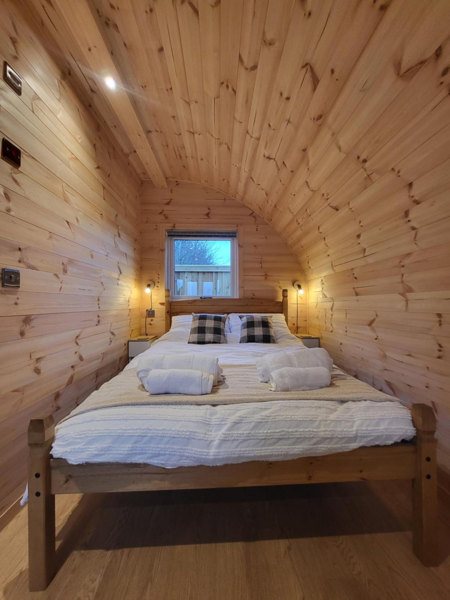 Lois' Pod With Hot Tub, Near Airport Hotel Bristol Exterior photo