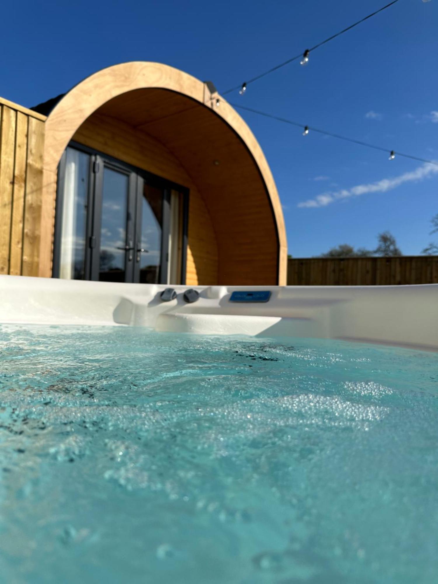 Lois' Pod With Hot Tub, Near Airport Hotel Bristol Exterior photo